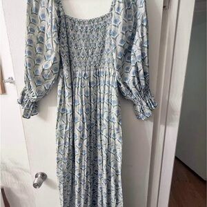 Chic Long Sleeve Floral Dress in Blue and White